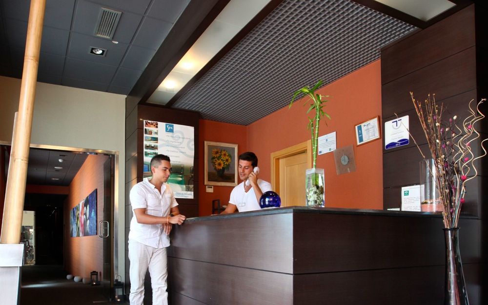 贝纳尔马德纳王子皮埃尔假日酒店 外观 照片